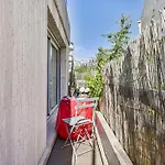 Elegant Appartement Parisien Avec Double Balcon