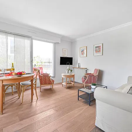 Apartment Elegant Parisien Avec Double Balcon