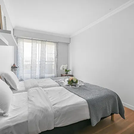 Elegant Parisien Avec Double Balcon Apartment Paris