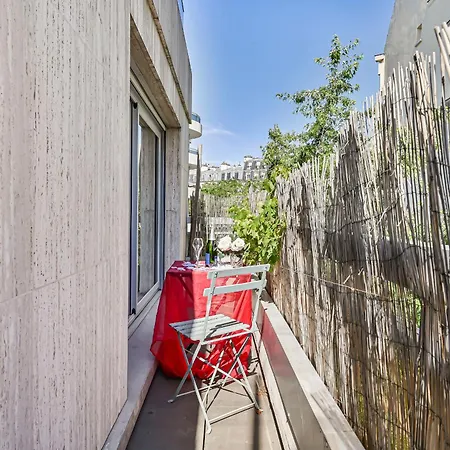 Apartment Elegant Parisien Avec Double Balcon Paris